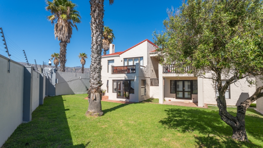 To Let 2 Bedroom Property for Rent in Greenways Golf Estate Western Cape